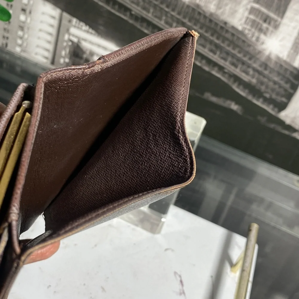 Authentic Louis Vuitton Damier Kisslock Wallet